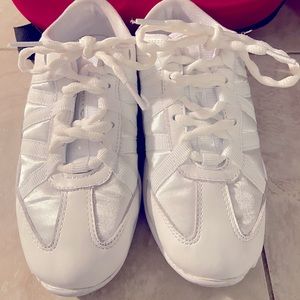 Nfinity cheer shoes size 4!